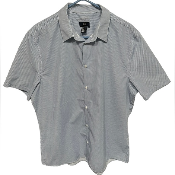 H&M Other - H&M Men’s Short Sleeve Collared Button-Down Shirt - Blue and White Stripes XL